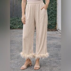EUC On The Fifth‎ Size Large Cream Feather Trim Pants With Pockets